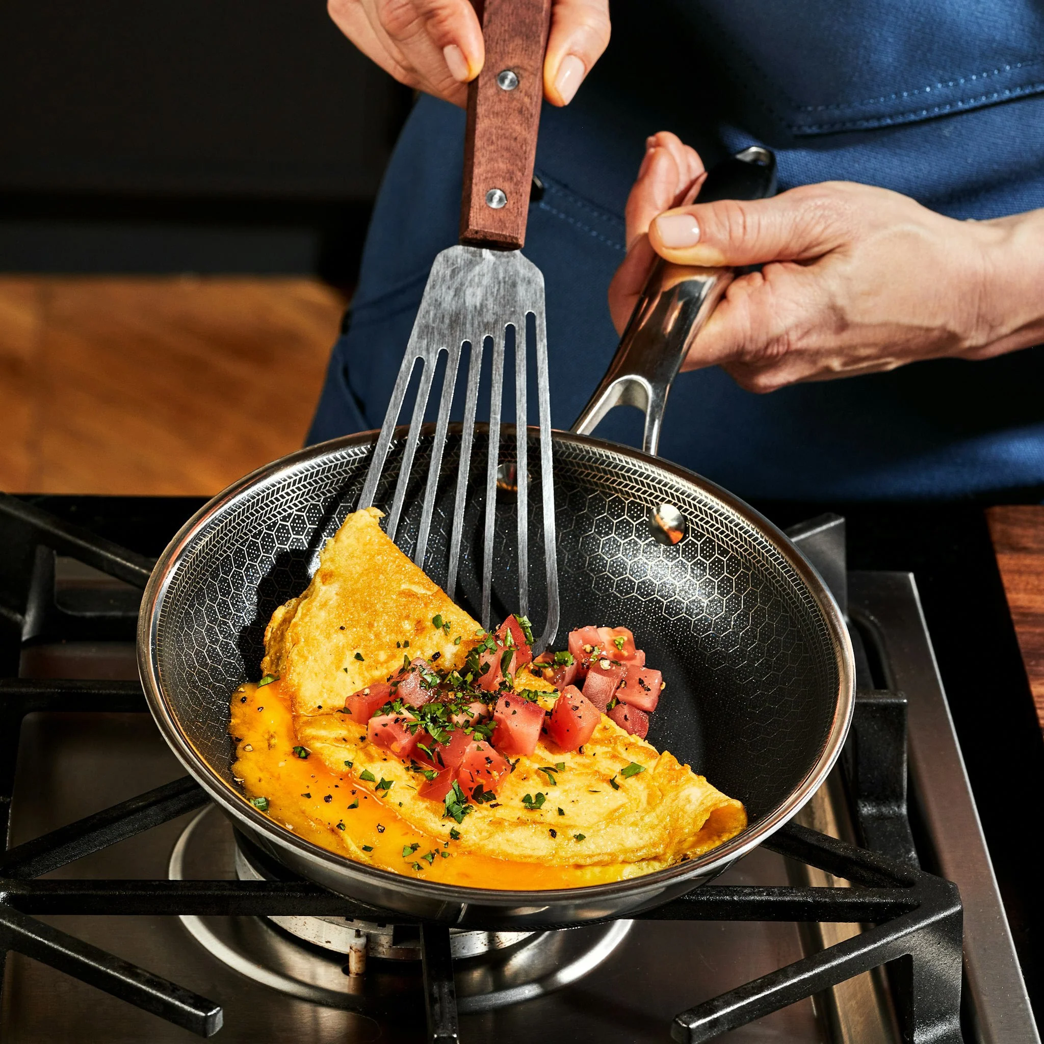 20 cm HexClad Hybrid Pan with Lid - Image 6